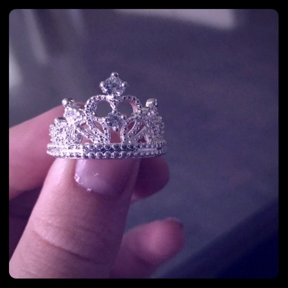 Gorgeous Crown/Tiara Ring Princess | Queen - Picture 3 of 6